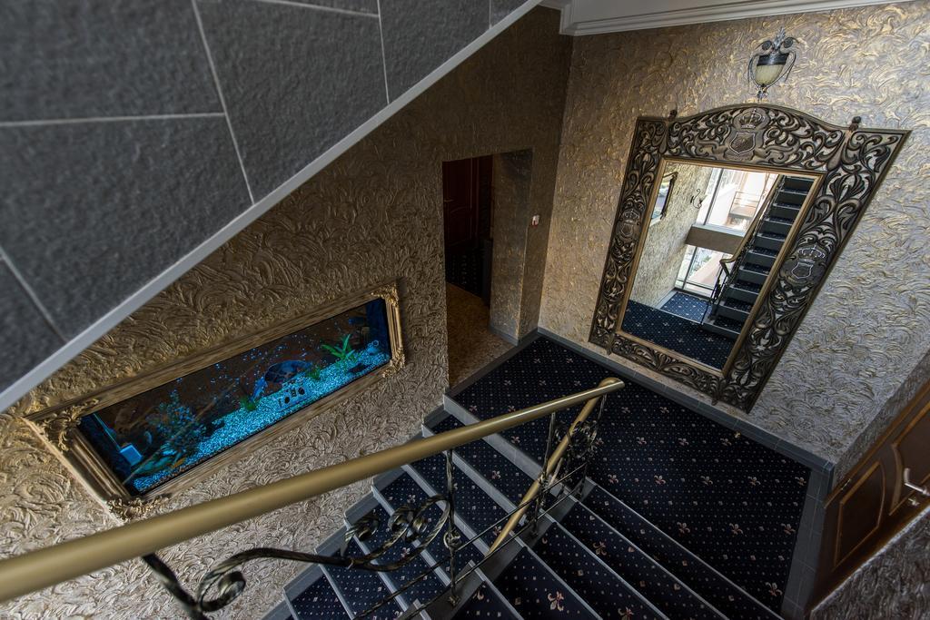 Premium Hotel Chernivtsi Exterior photo
